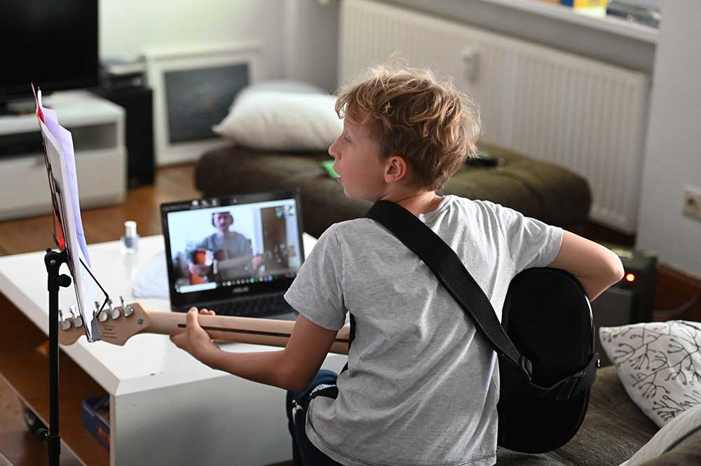 Lernen mit Onlinekurs, Videokurs oder kostenlosen Büchern